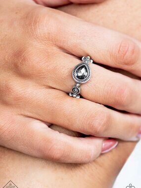 Paparazzi Jewelry Accessories - Artistic Artifact - Silver Ring - Vintage